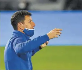  ?? EFE ?? El extremeño Patri Moreno, que ayer ejerció de entrenador del Getafe.