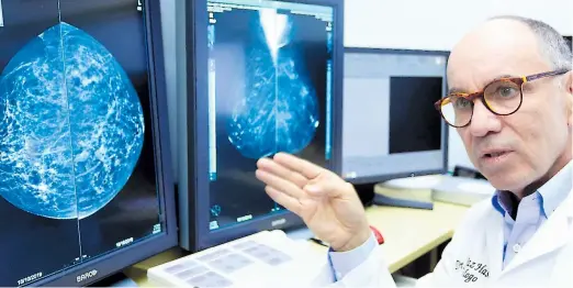 ?? FOTO: MOISÉS VALENZUELA ?? ESTUDIO. El radiólogo Carlos Paz Haslam muestra una imagen de una mamografía de tomosíntes­is de una paciente.