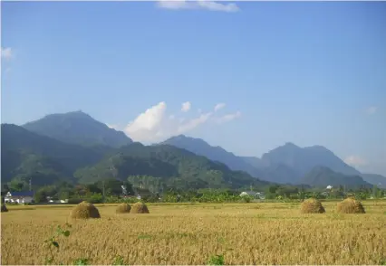  ??  ?? ABOVE
The “sleeping lady” of Doi Nang Non