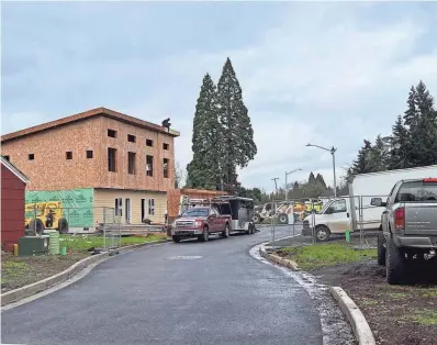  ?? HANNAROSE MCGUINNESS/THE REGISTER-GUARD ?? Howard Meadows is a new housing subdivisio­n under constructi­on by Howard Elementary School in the River Road area of Eugene. The project expects to be completed by the end of the year if timelines hold up.