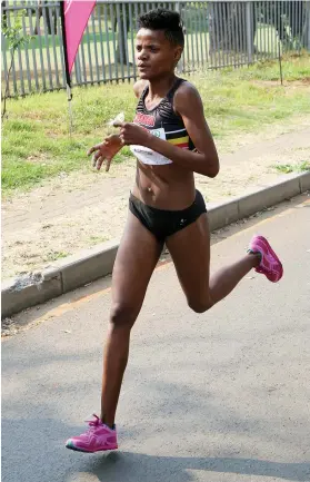  ?? /Gallo Images ?? Lebogang Phalula in the lead during the Spar Women’s Challenge at the Wanderers Club on October 11 2015.