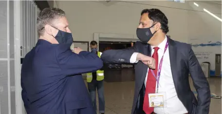  ??  ?? Labour leader Keir Starmer with Scottish leader Anas Sarwar who delayed his manifesto launch once again