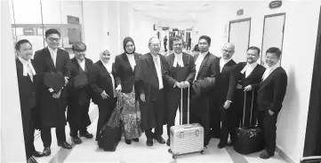  ??  ?? Talat (fifth from right) and Chong (sixth from right) posing with the legal teams of the defendants and plaintiff outside the High Court room after the hearing yesterday.