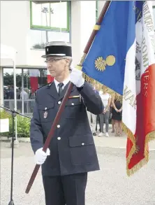  ??  ?? Le colonel René Dies arrive du SDIS de la Loire pour prendre le commandeme­nt des sapeurs-pompiers des Alpes-Maritimes. Il pourra s’appuyer sur le lieutenant-colonel Riquier (groupement Nice/Montagne) et le lieutenant-colonel Gosse (groupement ouest)....