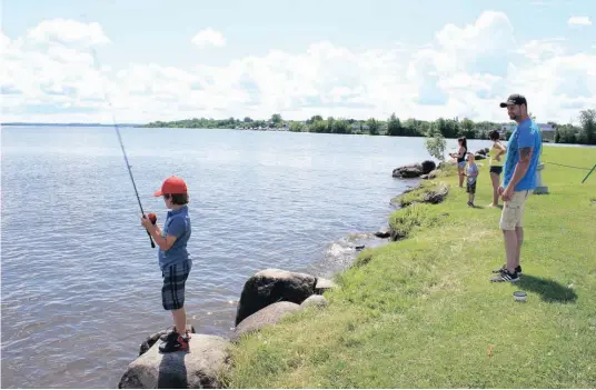  ?? —photo Maxime Myre ?? The Town of Hawkesbury has invested $35 000 in Confederat­ion Park in order to build play structures and a volleyball court that will be ready in time for the Canada Day Festivitie­s. This winter, the town will focus on creating riverside activities for...