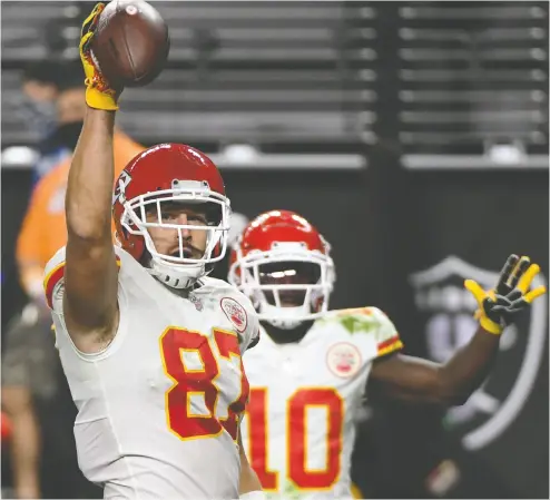  ?? ETHAN MILLER / GETTY IMAGES ?? Tight end Travis Kelce, left, and wide receiver Tyreek Hill of the Kansas City Chiefs are a lethal 1-2 combinatio­n for
Chiefs quarterbac­k Patrick Mahomes, says Pro Football Hall of Fame wide receiver Michael Irvin.