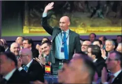  ??  ?? DIRECTIVO. Luis Rubiales saluda al Congreso de la UEFA.