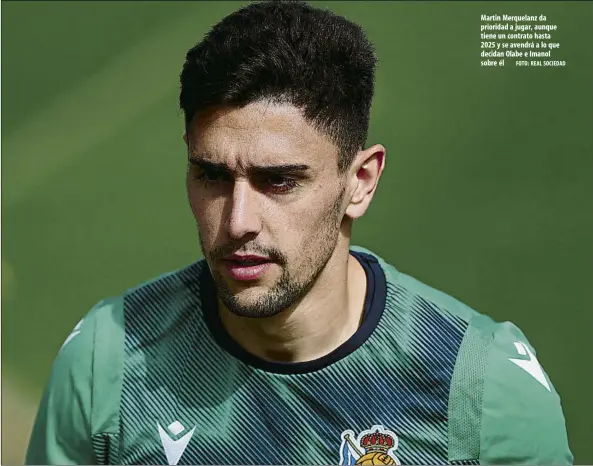  ??  ?? Martin Merquelanz da prioridad a jugar, aunque tiene un contrato hasta 2025 y se avendrá a lo que decidan Olabe e Imanol sobre él FOTO: REAL SOCIEDAD