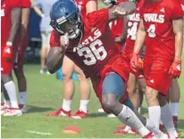  ?? CARLINE JEAN/SOUTH FLORIDA SUN SENTINEL ?? FAU Linebacker Akileis Leroy during first day of fall football practice at FAU in Boca Raton.