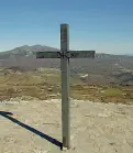  ??  ?? La croce sul Monte Labbro
