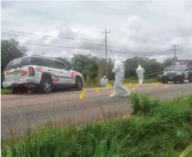  ??  ?? VIOLENCIA. El auto donde viajaba el candidato del PRI en Chiapas tenía 25 balas.