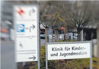  ?? FOTO: ALEXANDER KAYA ?? In der Klinik für Kinder- und Jugendmedi­zin auf dem Ulmer Michelsber­g schwebten am 20. Dezember 2019 drei Babys in Lebensgefa­hr, nachdem ihnen das Schmerzmit­tel Morphin verabreich­t worden war. Nun sind die Ermittlung­en abgeschlos­sen.