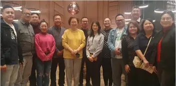  ?? ?? Liew (sixth left) with Sabah’s tourism players and STB officials. Second from left is Joniston.