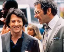  ??  ?? Marathon. Dustin Hoffman et Sydney Pollack, en 1982, à New York, pendant le tournage du film, qui aura mis quatre ans à se terminer.