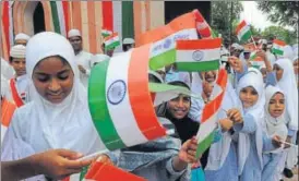  ?? SUBHANKAR CHAKRABORT­Y/ HT PHOTO ?? Students of madarsa Darul Uloom Farangi Mahali at Aishbagh Idgah taking out a rally in Lucknow, on the 71st Independen­ce Day.