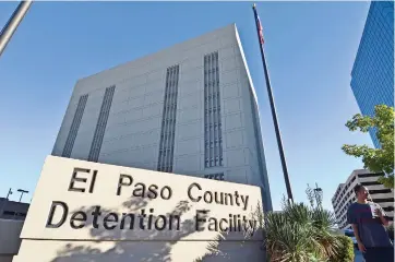  ??  ?? EXTERIOR DE la cárcel del Condado de El Paso