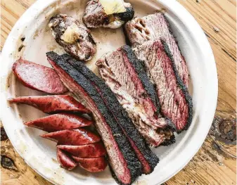  ?? Photos by J.C. Reid / Contributo­r ?? Khoi Barbecue recently offered its barbecue plate at a pop-up at Baileson Brewing.