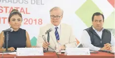  ??  ?? El secretario recordó que los comedores son un programa federal bajo la responsabi­lidad de la Sedesol, pero complement­ado por los ayuntamien­tos.