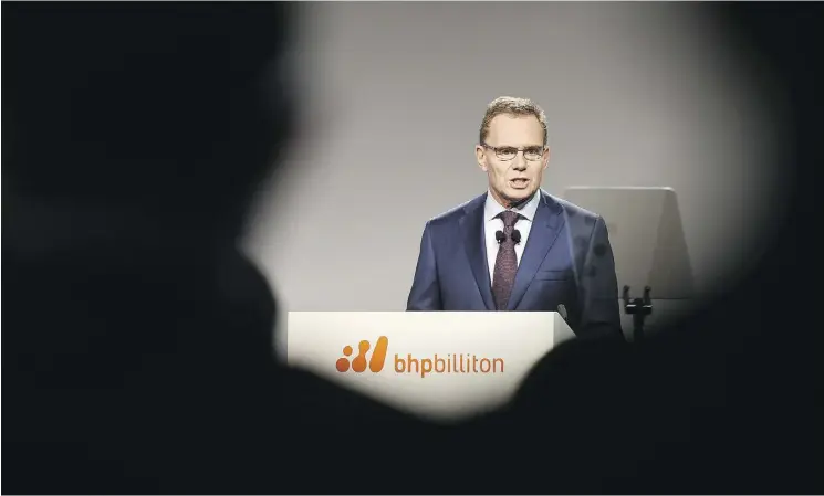  ?? CARLA GOTTGENS / BLOOMBERG NEWS ?? Andrew Mackenzie, chief executive of BHP Billiton Ltd., speaks during an investor briefing at the company’s headquarte­rs in Melbourne, Australia on Tuesday.