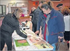  ??  ?? Atelier n° 1 «Comment le reconnaîtr­e » a été animé par le laboratoir­e Départemen­tal d’analyses de Tarn et Garonne.