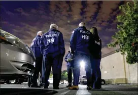  ?? AP ?? U.S. Immigratio­n and Customs Enforcemen­t agents prepare to serve an employment audit notice at a 7-Eleven convenienc­e store in Los Angeles in January. ICE officials have increased audits to verify companies’ employees are authorized to work in the...