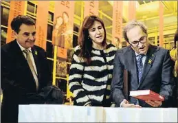  ?? ÀLEX GARCIA ?? El comisario Ginebra y la consellera Borràs con el presidente Torra