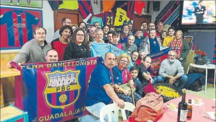  ??  ?? Los integrante­s de la Peña Barcelonis­ta de Guadalajar­a se han repartido en los distintos partidos del Barça, incluso de sus secciones, en este inicio de año. Ya han celebrado el doblete