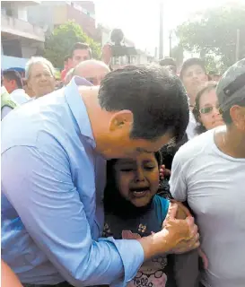  ?? ESPECIAL ?? Miguel Ángel Osorio Chong, secretario de Gobernació­n, en zona afectada.