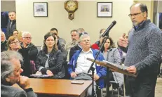  ?? [LIZ BEVAN / THE OBSERVER] ?? Hawkesvill­e resident Dan Bender had some questions for councillor­s before they voted against adding employment lands to the settlement area.