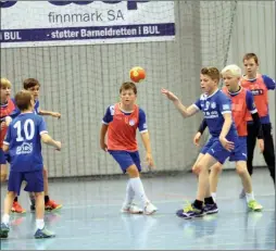  ??  ?? GULL OG SØLV: Peder Brekke (midten) og BUL 2 dro det lengste strået da de slo sine egne lagkamerat­er i G12-finalen. (Foto: Magne Ek)