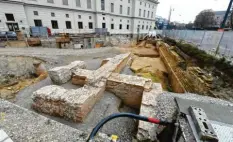  ?? Foto: Silvio Wyszengrad ?? Bei der Ausgrabung am Theater wurde dieser Teil der Stadtmauer freigelegt. Um sie zu erhalten, müssten die Sanierungs­pläne geändert werden.