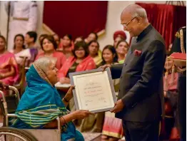  ?? — PTI ?? President Ram Nath Kovind presents an award to Sindhutai Sapkal for women empowermen­t during Nari Shakti Puraskars 2017 function at Rastrapati Bhawan in New Delhi on Thursday on the occasion of Internatio­nal Women’s Day.