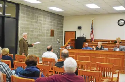  ?? LEAH MCDONALD — ONEIDA DAILY DISPATCH ?? Don Kinsgley, right, talks with Common Council about code inspection fees at their meeting on Tuesday.