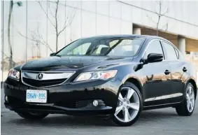  ?? PHOTOS: NICK TRAGIANIS/ POSTMEDIA NEWS ?? 2013 Acura ILX wears the matte silver front grille treatment, known as the ‘beak’. Everything in the entertainm­ent system, upper right, is accessible through one knob.