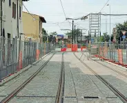  ??  ?? I cantieri della linea 2 della tramvia bloccati dalle imprese in sub appalto perché da mesi non ricevono lo stipendio