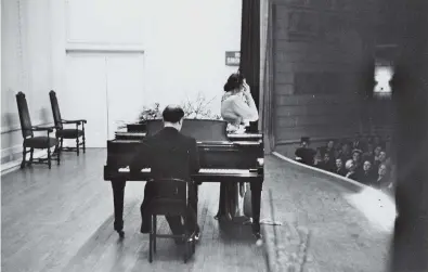  ??  ?? Lotte Lehmann crying onstage during her farewell recital at Town Hall, New York City, 1951