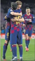  ??  ?? Rakitic y Messi, abrazados.