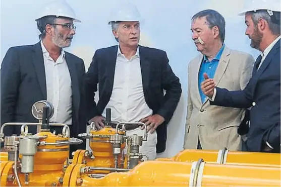  ?? (LA VOZ / ARCHIVO) ?? Inauguraci­ón. Fabián López, Macri, Schiaretti y Rufeil, en la habilitaci­ón de una obra de los gasoductos que construye Odebrecht.
