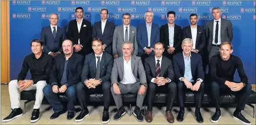  ??  ?? CUMBRE TÉCNICA. De pie (de izquierda a derecha): Marchetti (director de competicio­nes UEFA), Allegri (Juventus), Günes (Besiktas), Ancelotti (Nápoles), Simeone (Atlético), Conceiçao (Oporto) y Rosetti (responsabl­e de arbitraje de la UEFA). Sentados (de izquierda a derecha): Rudi García (Marsella), Benítez (Newcastle), Lopetegui (Madrid), Mourinho (United), Ceferin (presidente de la UEFA), Wenger (retirado) y Tuchel (PSG).