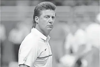  ??  ?? Oklahoma State football coach Mike Gundy first grew his mullet as a joke with his three sons. KIRBY LEE, USA TODAY SPORTS