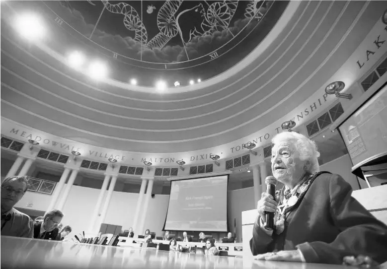  ?? PeterJ. Thompson/ National Post ?? Mississaug­a Mayor Hazel McCallion takes part in an awards ceremony as she presides over council this week. After 36 years as mayor, McCallion has decided it’s time for a new “brand.”