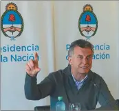  ?? FOTOS: PRESIDENCI­A ?? ACTIVIDAD. Después de dos días frente al mar, Macri y sus ministros emprendier­on la vuelta a Buenos Aires ayer pasado el mediodía.