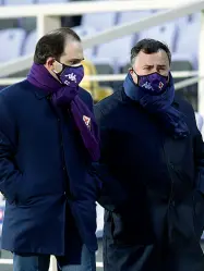  ??  ?? Giorni decisivi A destra, Cesare Prandelli, allenatore della Fiorentina da novembre; sopra, Joseph Commisso e Joe Barone (Lorenzini, Garofalo/ LaPresse)