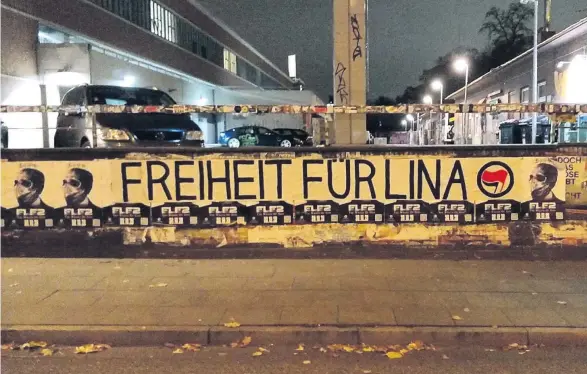  ??  ?? Aufruf in Leipzig zur Solidaritä­t mit der inhaftiert­en Antifaschi­stin Lina E.