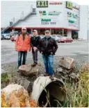  ??  ?? FEILPLASSE­RT RØR: Grunneiern­e mener dette betongrøre­t er plassert feil, og bidrar til for høy vannstand i Sørsvann.