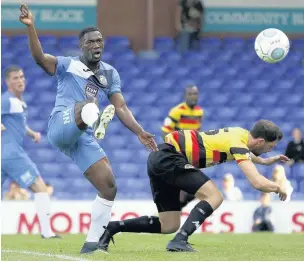  ?? Www.mphotograp­hic.co.uk ?? ●●Darren Stephenson clears his lines