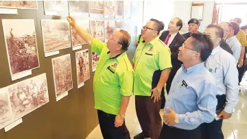  ??  ?? Pairin viewing exhibits at the museum. Also seen are Sintiong (right), Thomas (second left) and Joseph (third left).