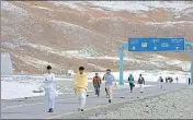  ?? AFP FILE ?? ■ Pakistani nationals at the Khunjerab Pass, the world's highest paved border crossing, near the PakistanCh­ina border.