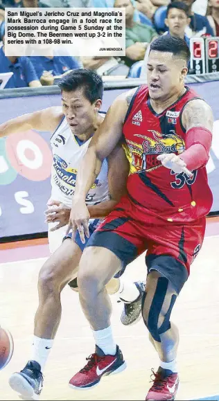  ?? JUN MENDOZA ?? San Miguel’s Jericho Cruz and Magnolia’s Mark Barroca engage in a foot race for possession during Game 5 Sunday at the Big Dome. The Beermen went up 3-2 in the series with a 108-98 win.
