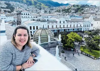  ?? CORTESÍA ?? Turismo. Julieta Cedeño ha recorrido algunos sitios reconocido­s de la capital en compañía de nuevos amigos.